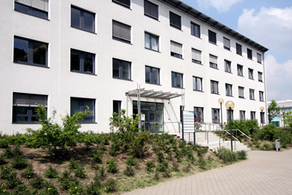 Das Lehrstuhlgebäude des Lehrstuhls für Hochfrequenztechnik